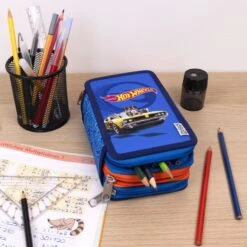 Undercover Hot Whells - Federmäppchen Mit 3 Fächern - 30-teilig -Schule Deutschland Verkaufs-Shop 248426 4043946306597 Undercover GmbH HW Tripledecker 8